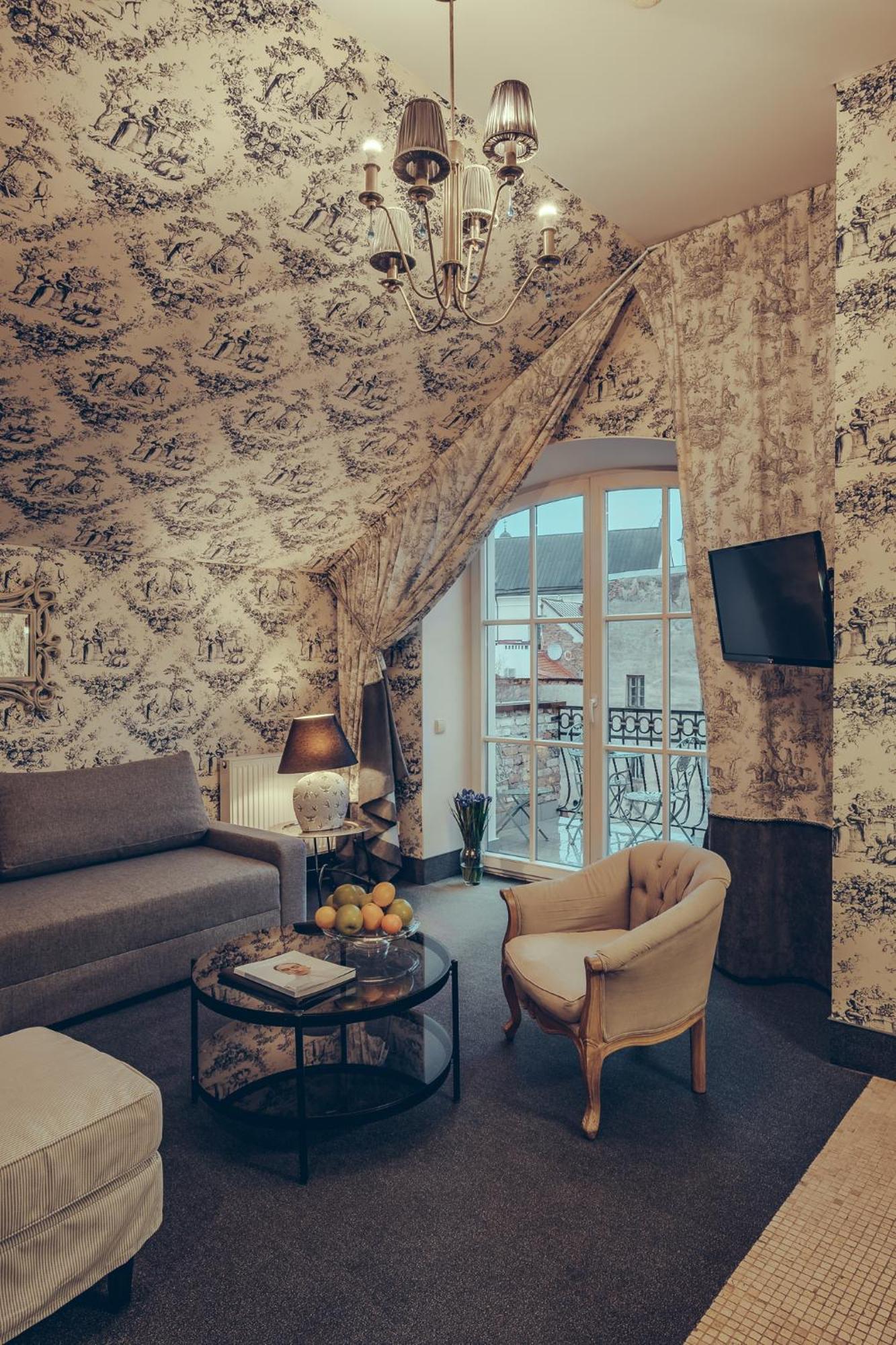 Moon Garden Hotel 4*